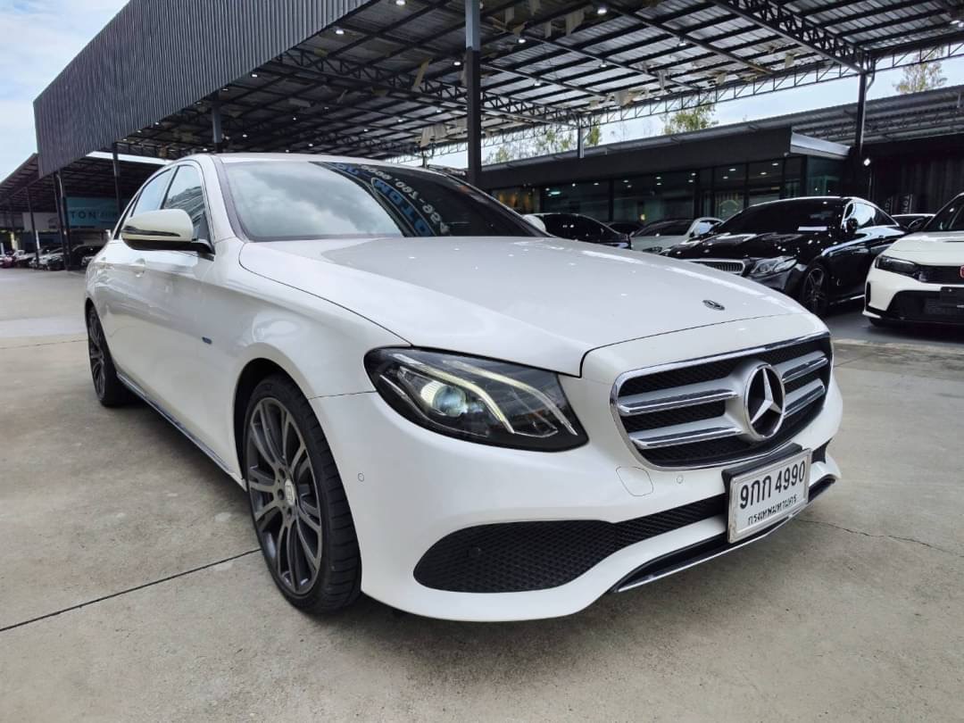 2018 Mercedes-Benz E-Class W213 E300e AMG สีขาว