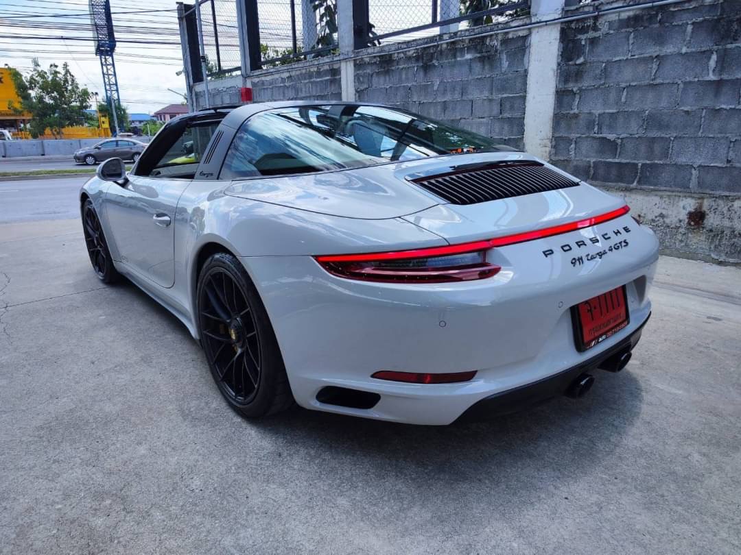 2018 Porsche 911.2 Carrera 4 GTS TAGA สีขาว (รูปที่ 6)