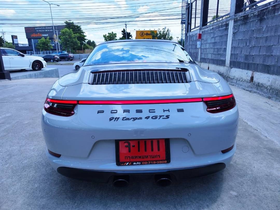 2018 Porsche 911.2 Carrera 4 GTS TAGA สีขาว