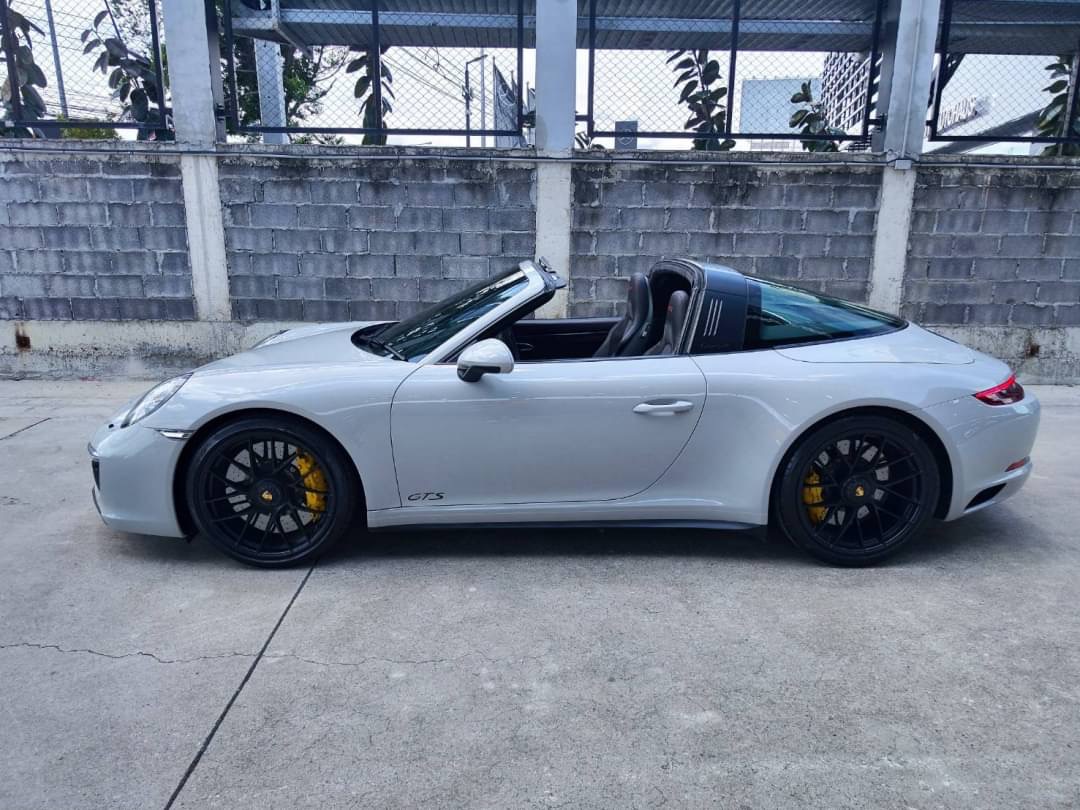 2018 Porsche 911.2 Carrera 4 GTS TAGA สีขาว (รูปที่ 3)