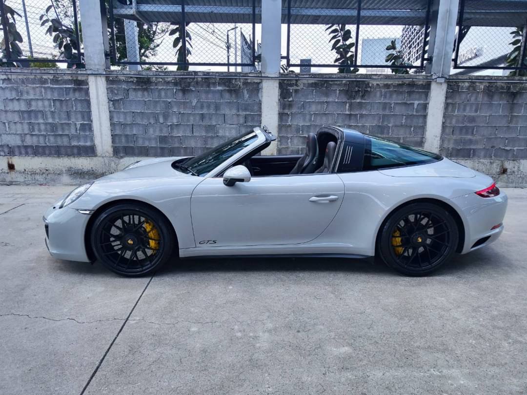 2018 Porsche 911.2 Carrera 4 GTS TAGA สีขาว