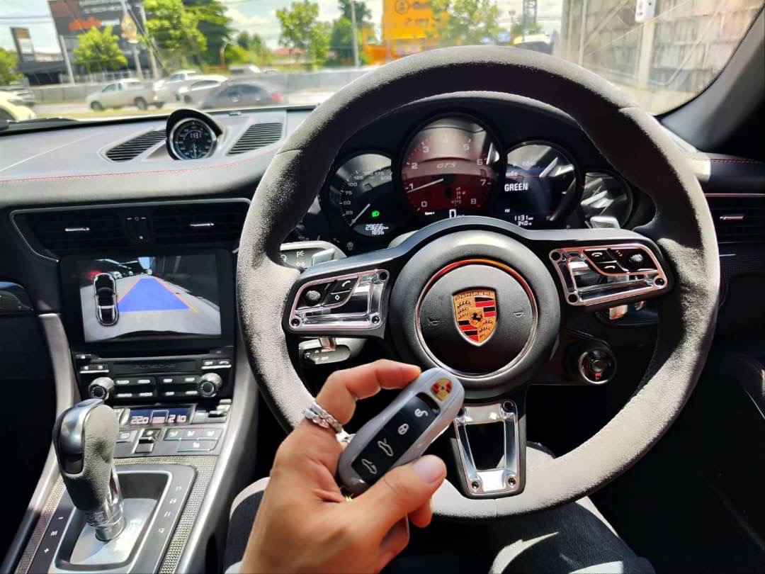 2018 Porsche 911.2 Carrera 4 GTS TAGA สีขาว (รูปที่ 13)