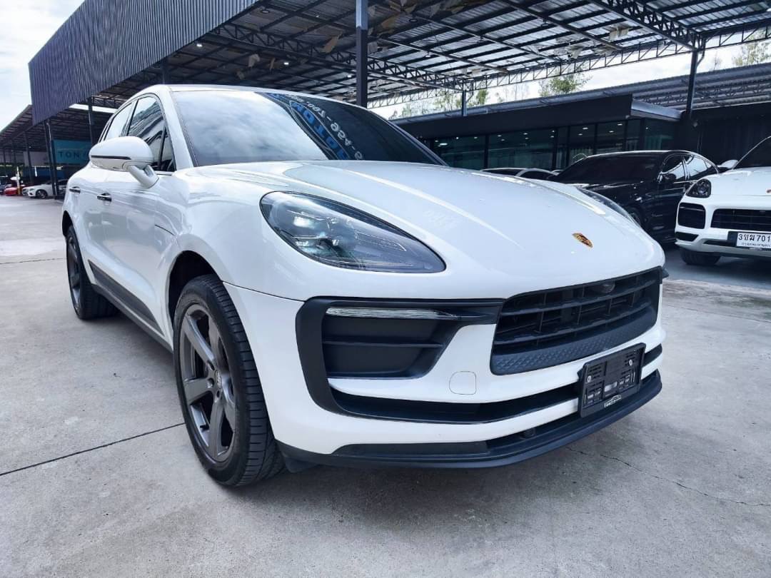 2022 Porsche Macan สีขาว