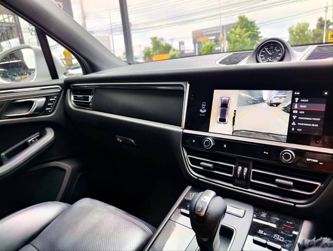 2022 Porsche Macan สีขาว (รูปที่ 12)