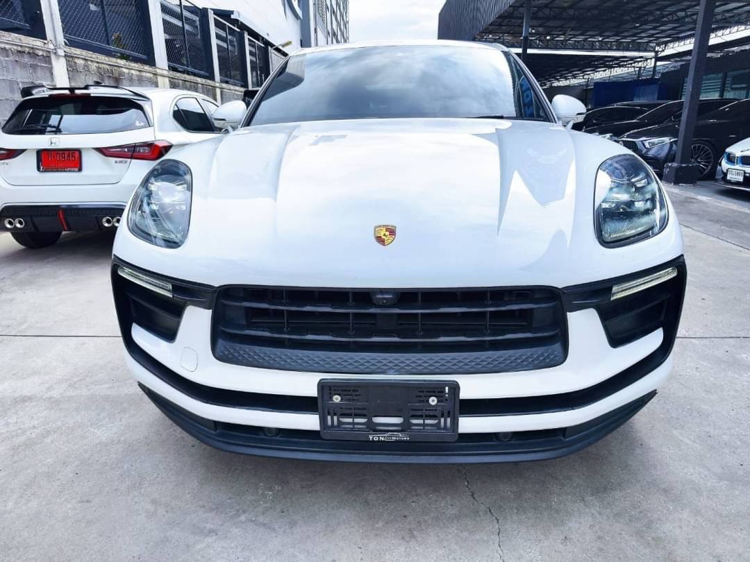 2022 Porsche Macan สีขาว