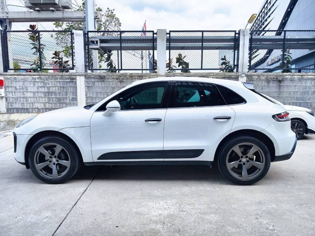 2022 Porsche Macan สีขาว (รูปที่ 18)