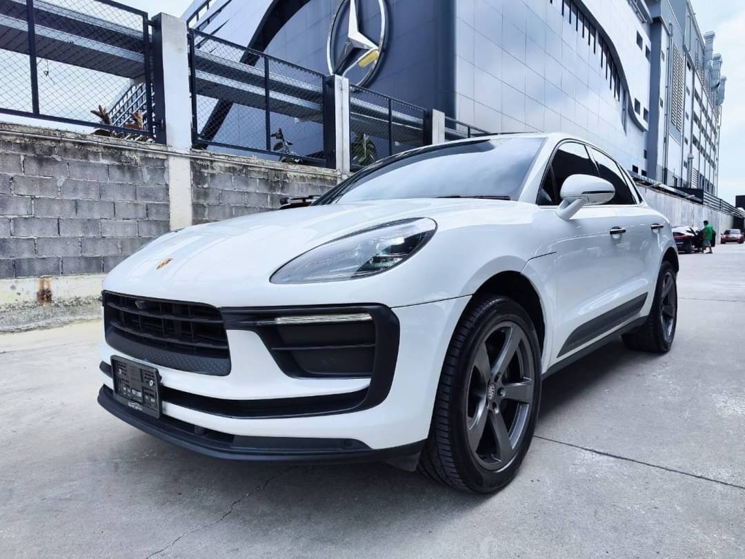 2022 Porsche Macan สีขาว