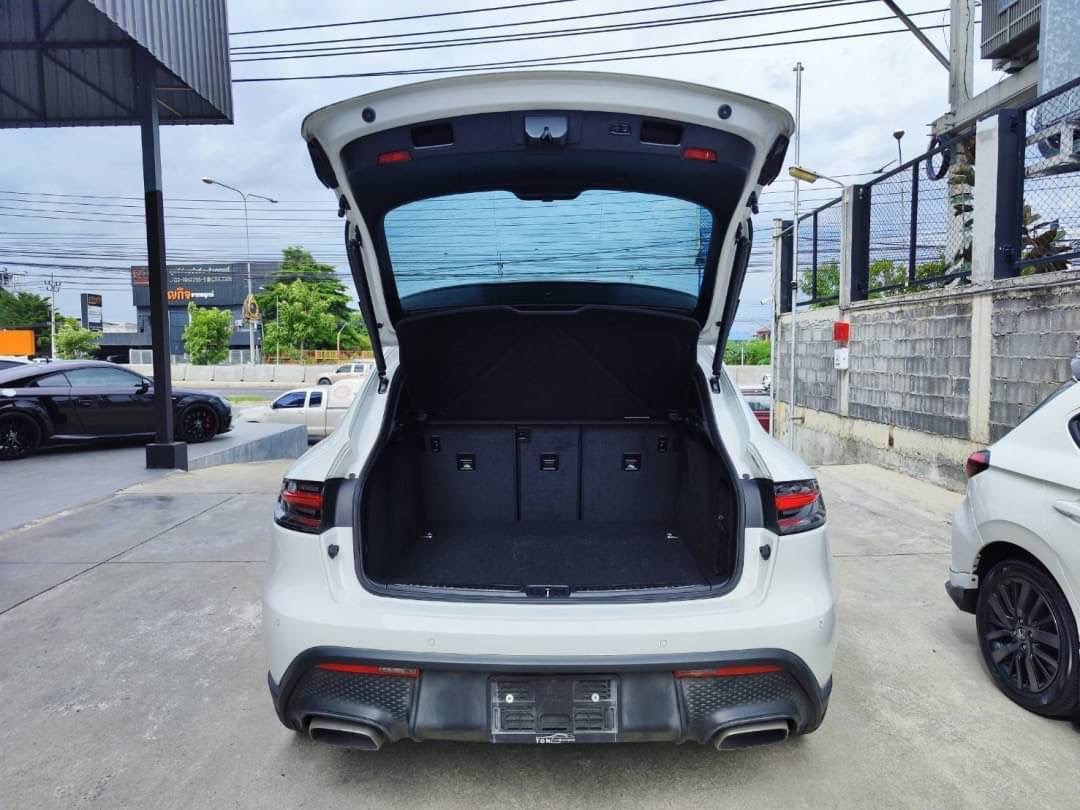 2022 Porsche Macan สีขาว (รูปที่ 17)