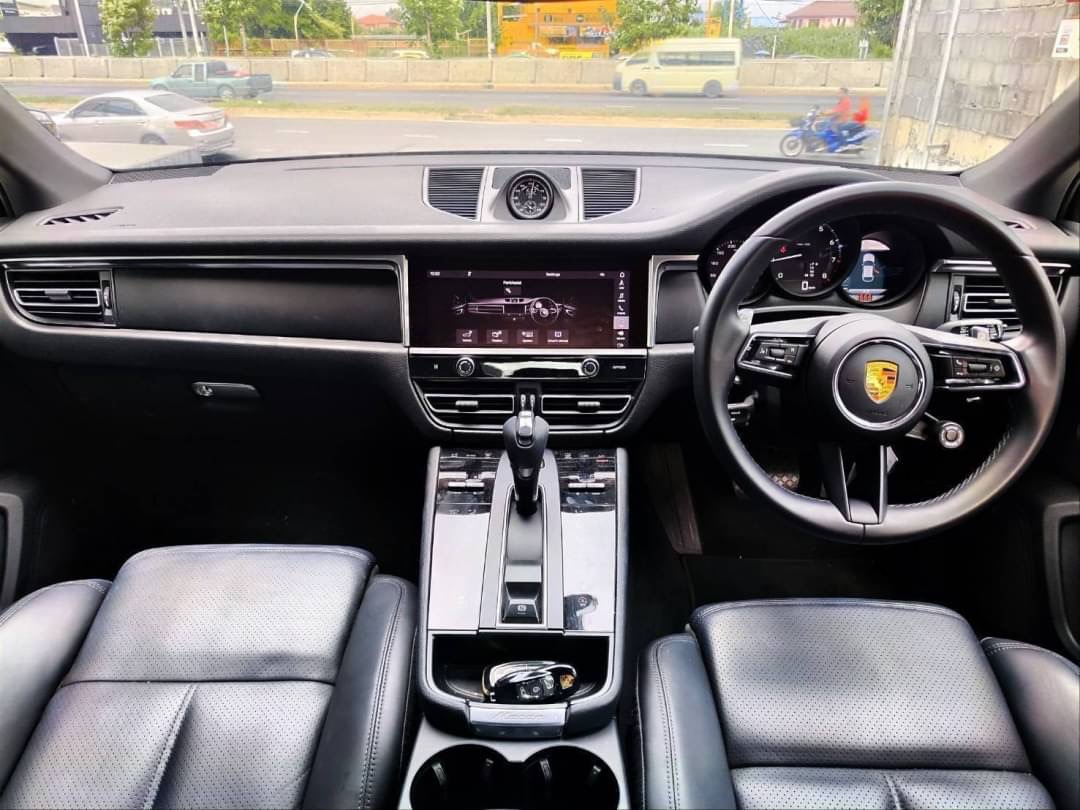 2022 Porsche Macan สีขาว (รูปที่ 9)