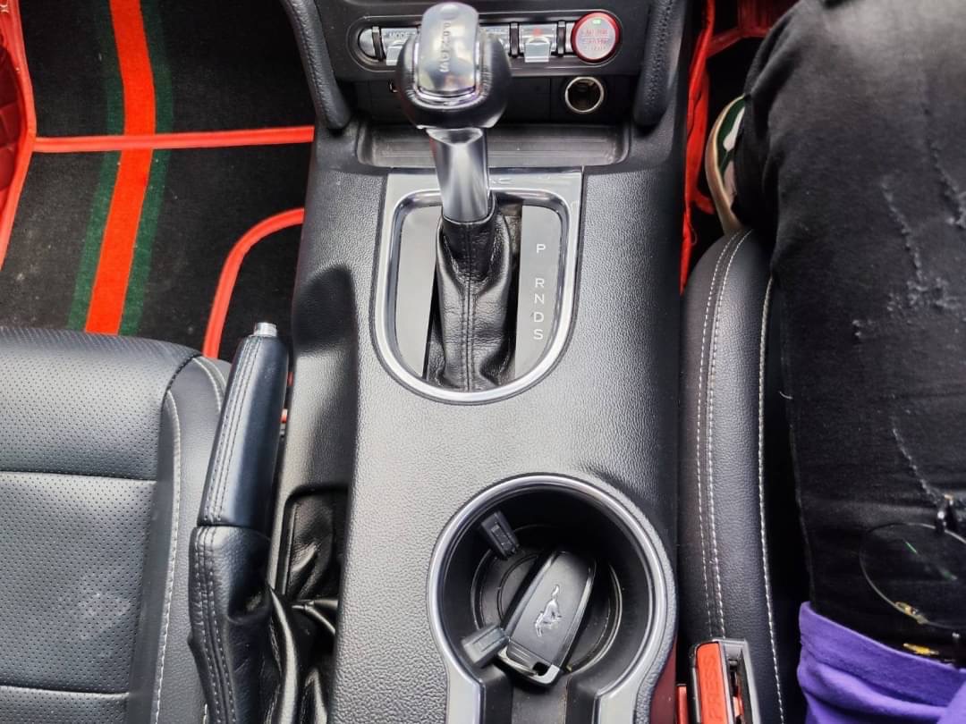 2020 Ford Mustang สีดำ (รูปที่ 11)