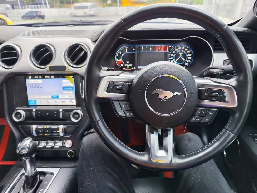 2020 Ford Mustang สีดำ (รูปที่ 4)
