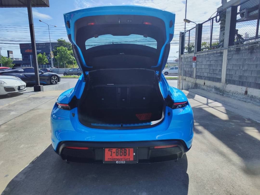 2023 Porsche Taycan สีฟ้า (รูปที่ 13)