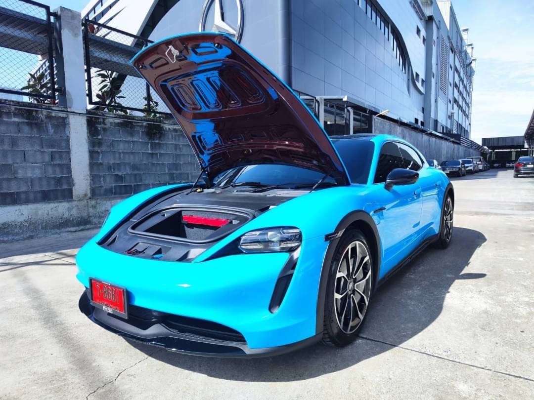 2023 Porsche Taycan สีฟ้า (รูปที่ 10)
