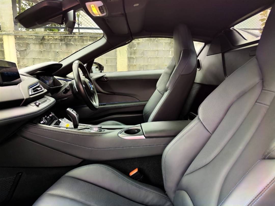 2018 BMW i8 สีดำ (รูปที่ 12)