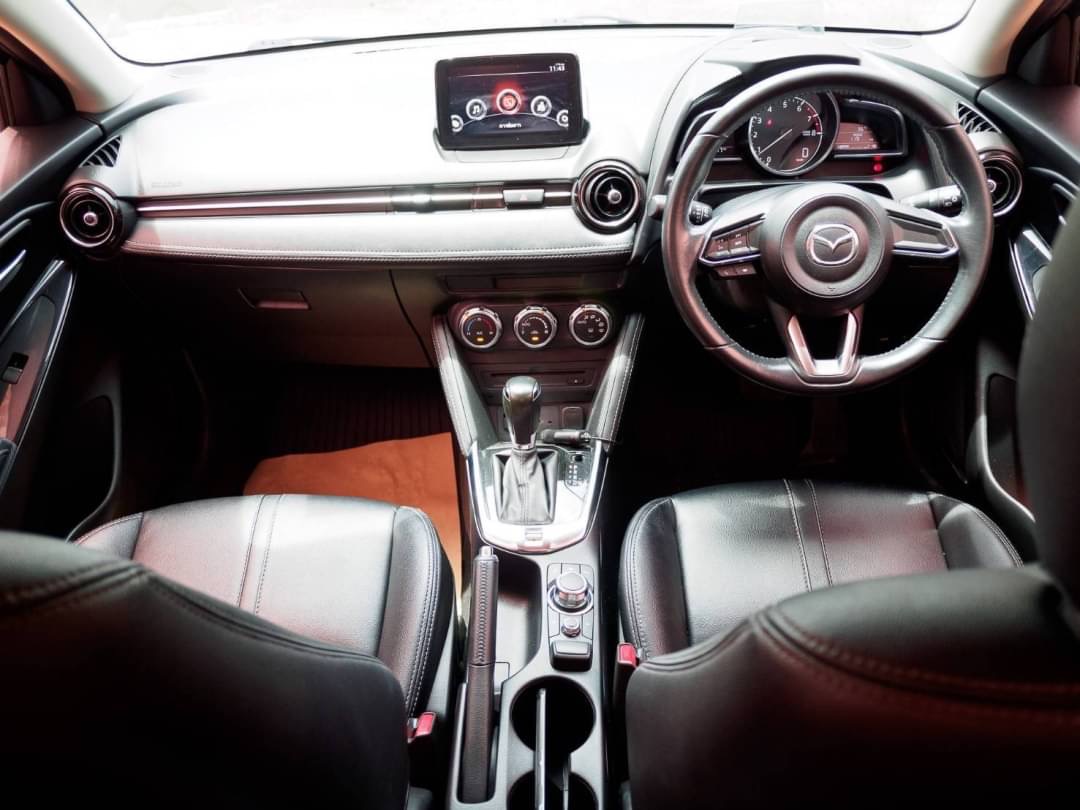 2018 Mazda 2 Hatchback (5 ประตู) สีเงิน (รูปที่ 8)