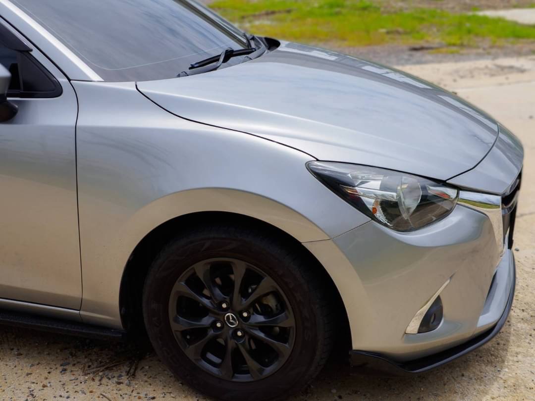 2018 Mazda 2 Hatchback (5 ประตู) สีเงิน (รูปที่ 5)