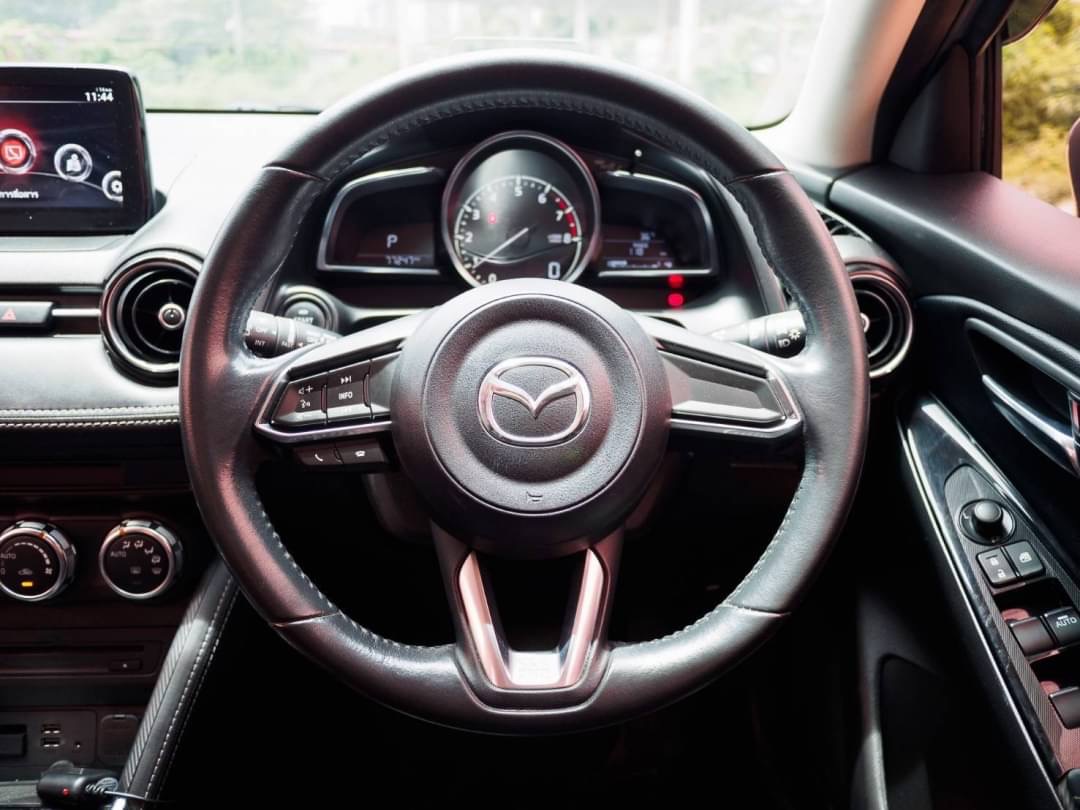 2018 Mazda 2 Hatchback (5 ประตู) สีเงิน (รูปที่ 11)