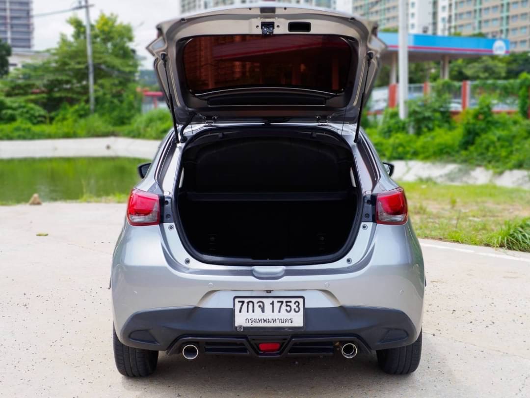 2018 Mazda 2 Hatchback (5 ประตู) สีเงิน (รูปที่ 9)