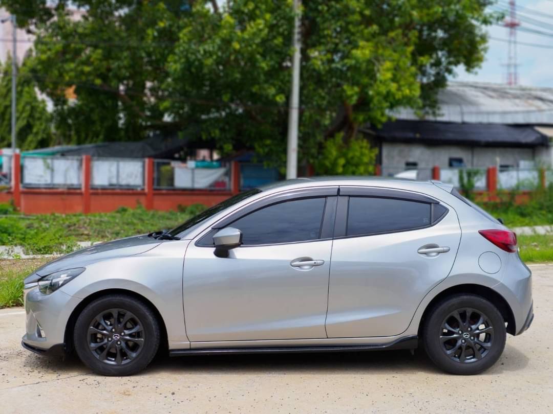 2018 Mazda 2 Hatchback (5 ประตู) สีเงิน (รูปที่ 6)