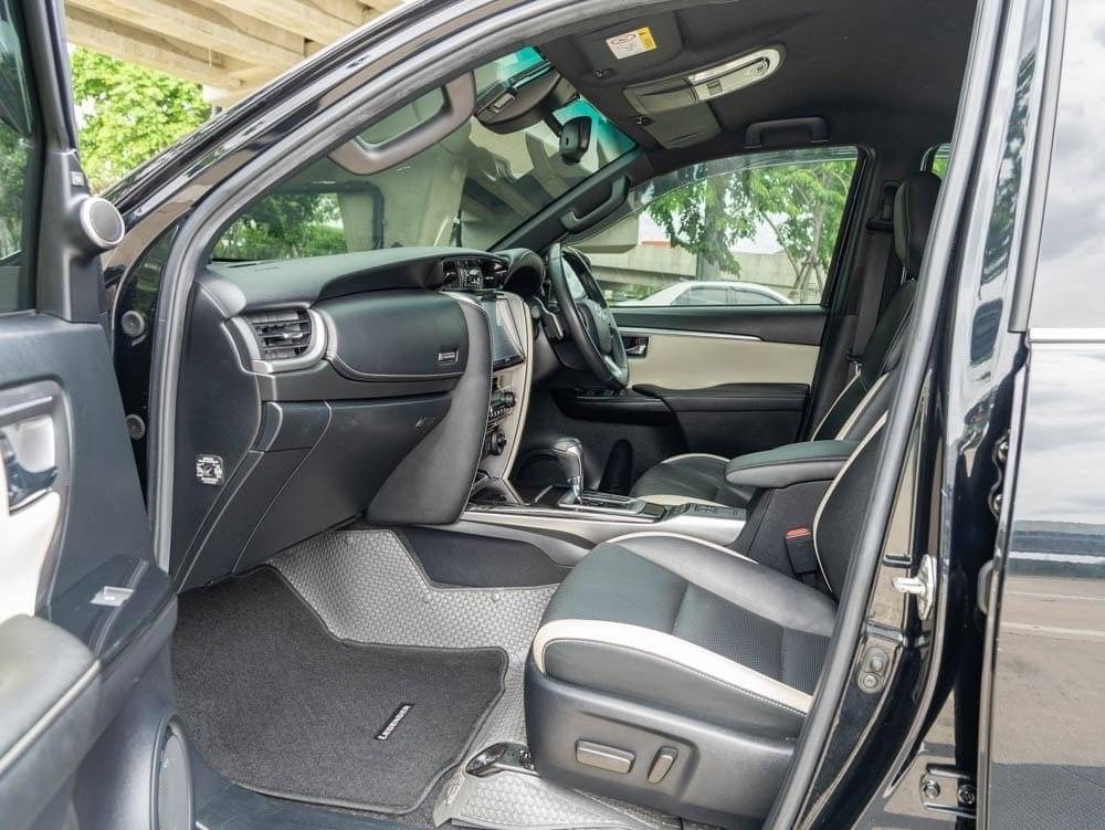 2022 Toyota Fortuner สีดำ (รูปที่ 18)