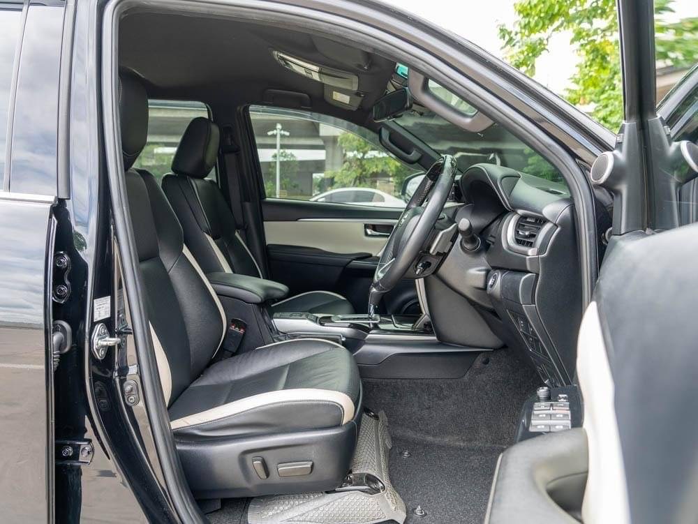 2022 Toyota Fortuner สีดำ (รูปที่ 20)