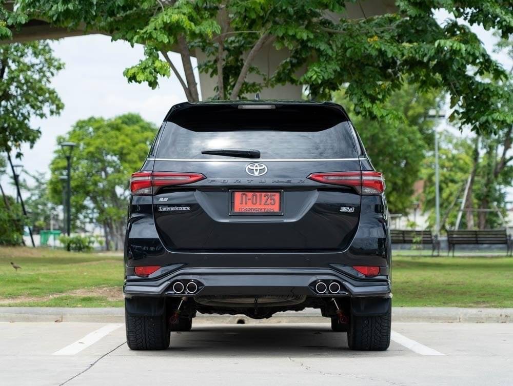 2022 Toyota Fortuner สีดำ (รูปที่ 7)