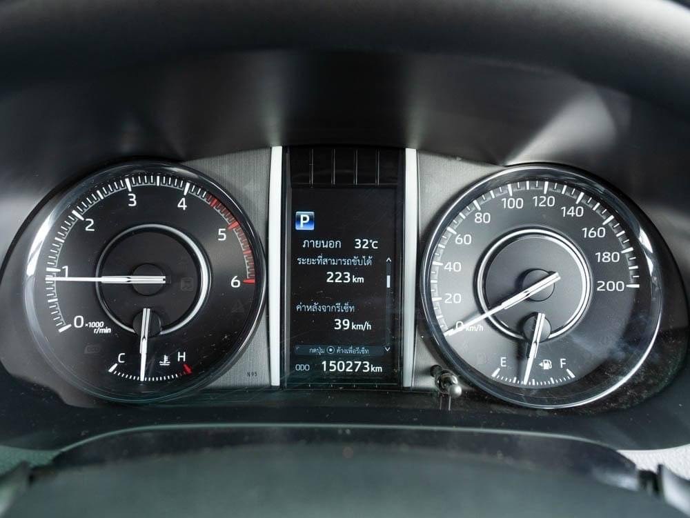 2022 Toyota Fortuner สีดำ (รูปที่ 9)