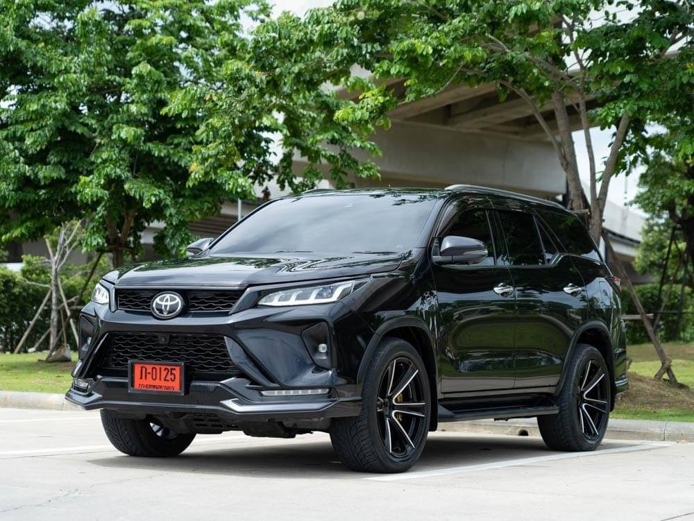 2022 Toyota Fortuner สีดำ (รูปที่ 4)