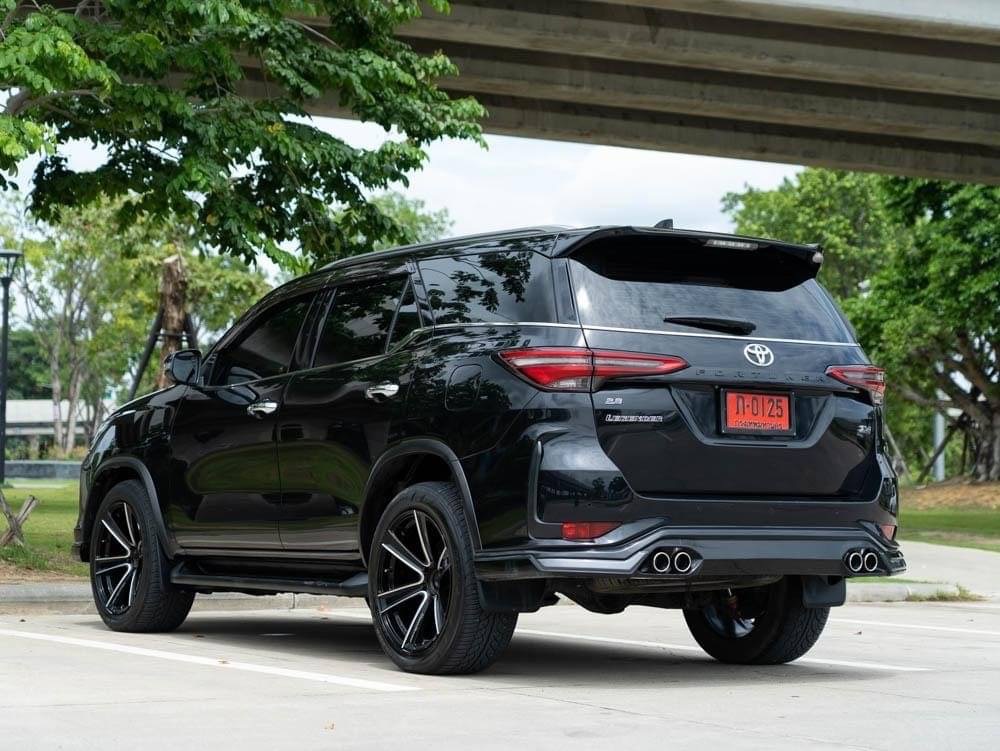 2022 Toyota Fortuner สีดำ (รูปที่ 3)