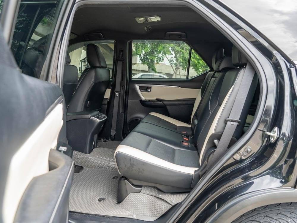 2022 Toyota Fortuner สีดำ (รูปที่ 17)