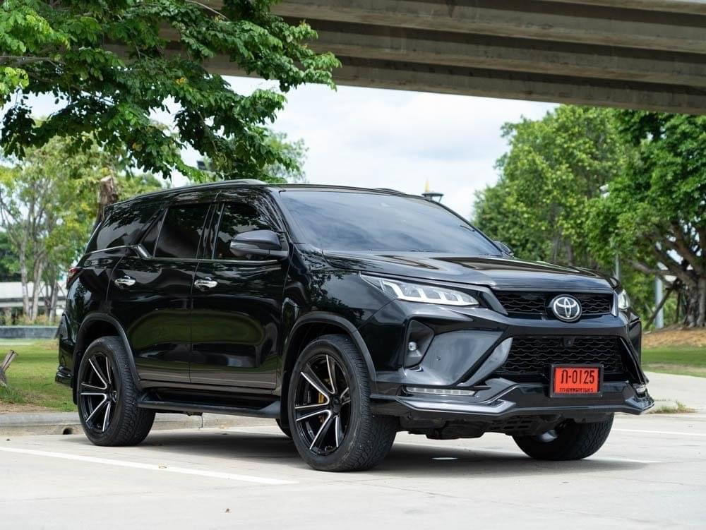 2022 Toyota Fortuner สีดำ (รูปที่ 5)