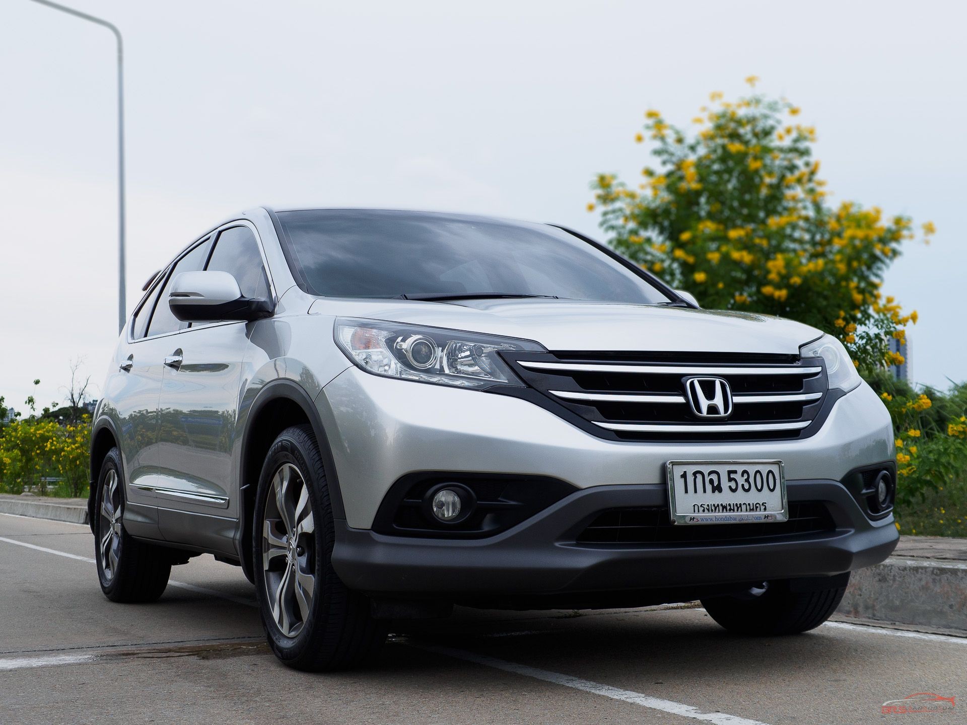 2013 Honda CR-V สีเงิน (รูปที่ 4)