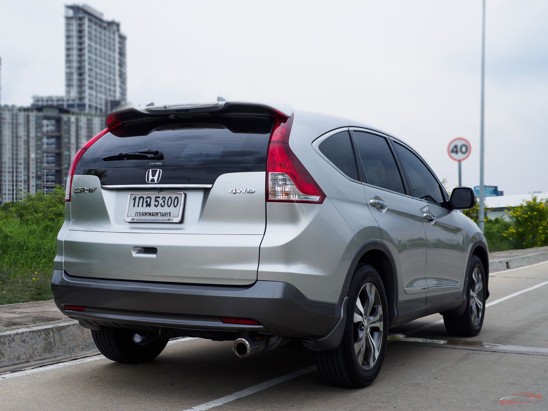 2013 Honda CR-V สีเงิน (รูปที่ 2)