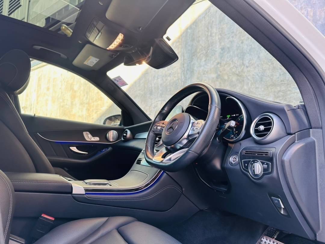 2020 Mercedes-Benz GLC-Class GLC Coupe GLC 300 e 4MATIC Coupe AMG สีขาว (รูปที่ 7)