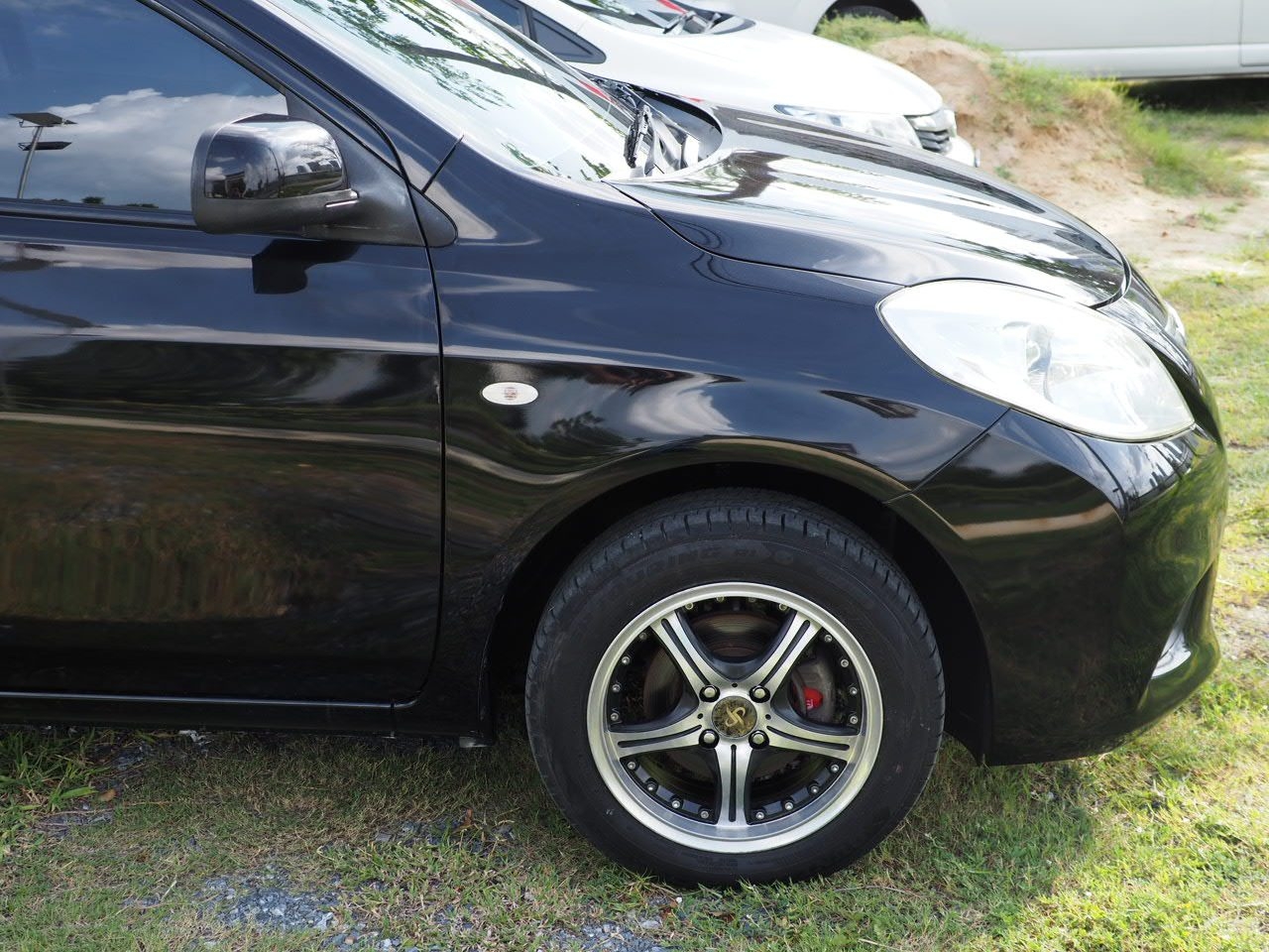 2012 Nissan Almera สีดำ (รูปที่ 7)