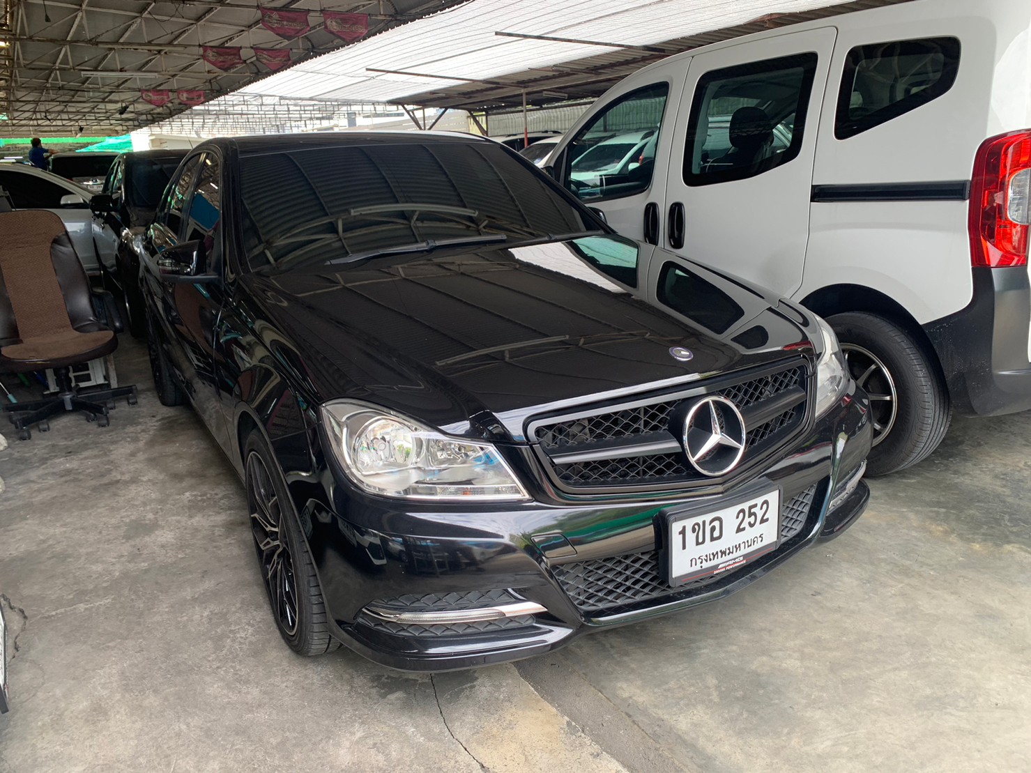 2012 Mercedes-Benz C-Class W205 C200 สีดำ (รูปที่ 19)