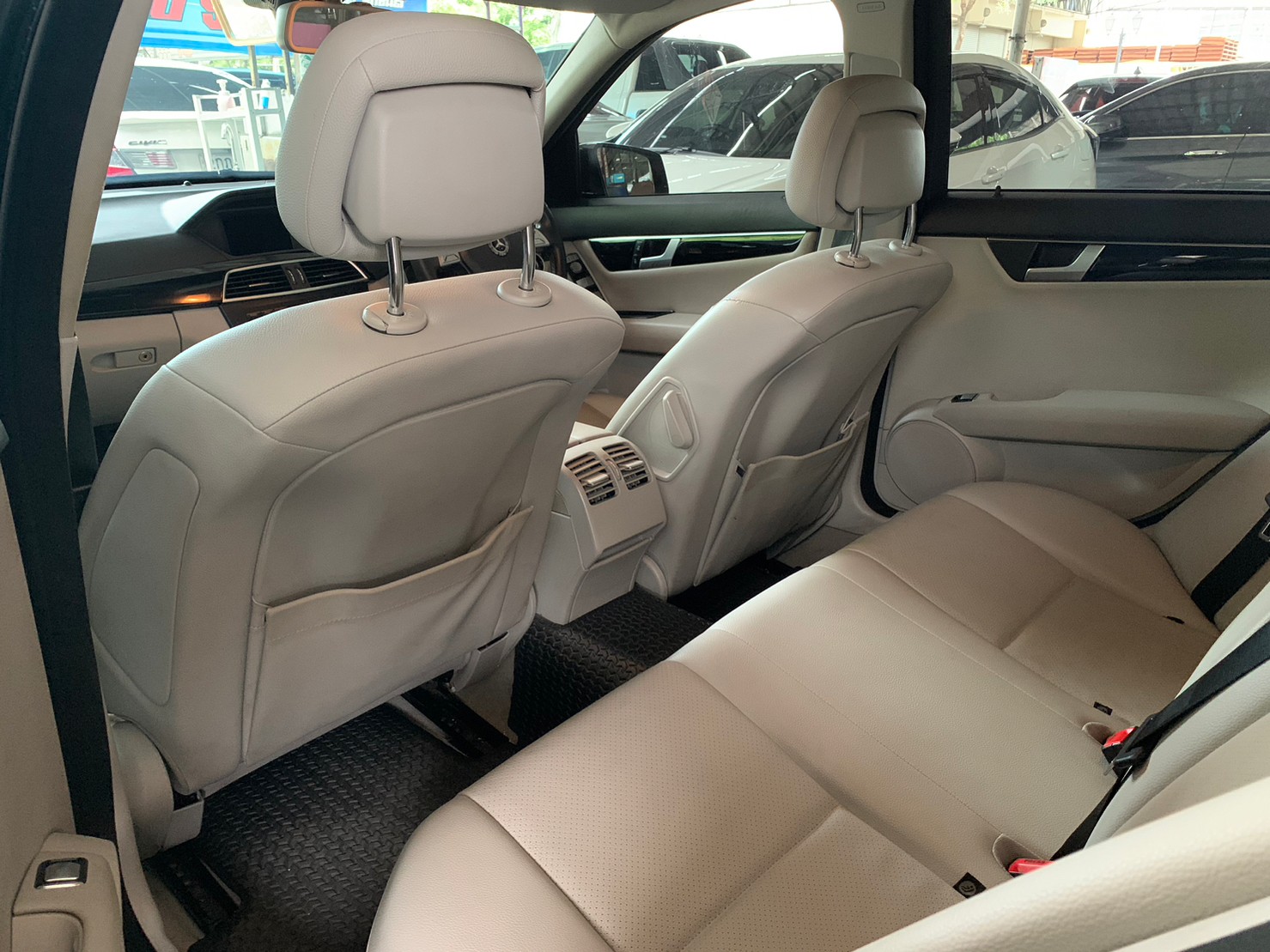 2012 Mercedes-Benz C-Class W205 C200 สีดำ (รูปที่ 10)