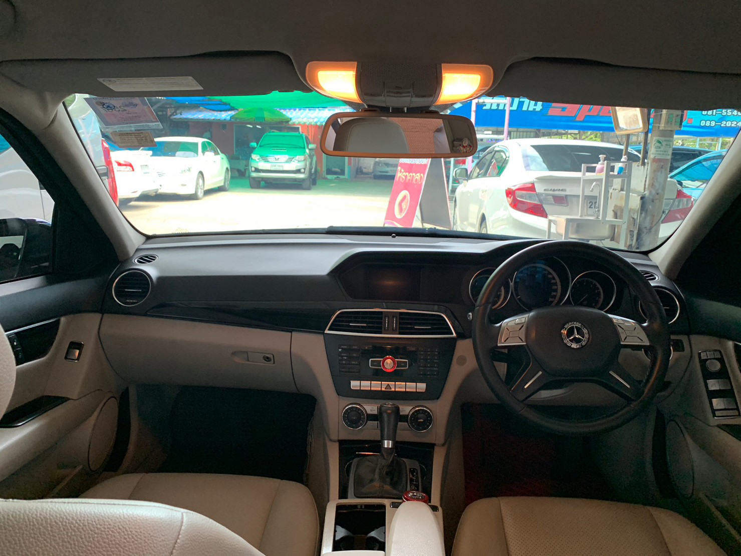 2012 Mercedes-Benz C-Class W205 C200 สีดำ (รูปที่ 6)