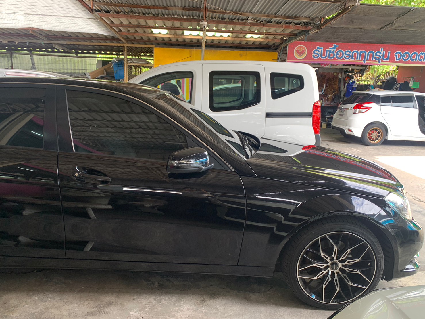 2012 Mercedes-Benz C-Class W205 C200 สีดำ (รูปที่ 18)