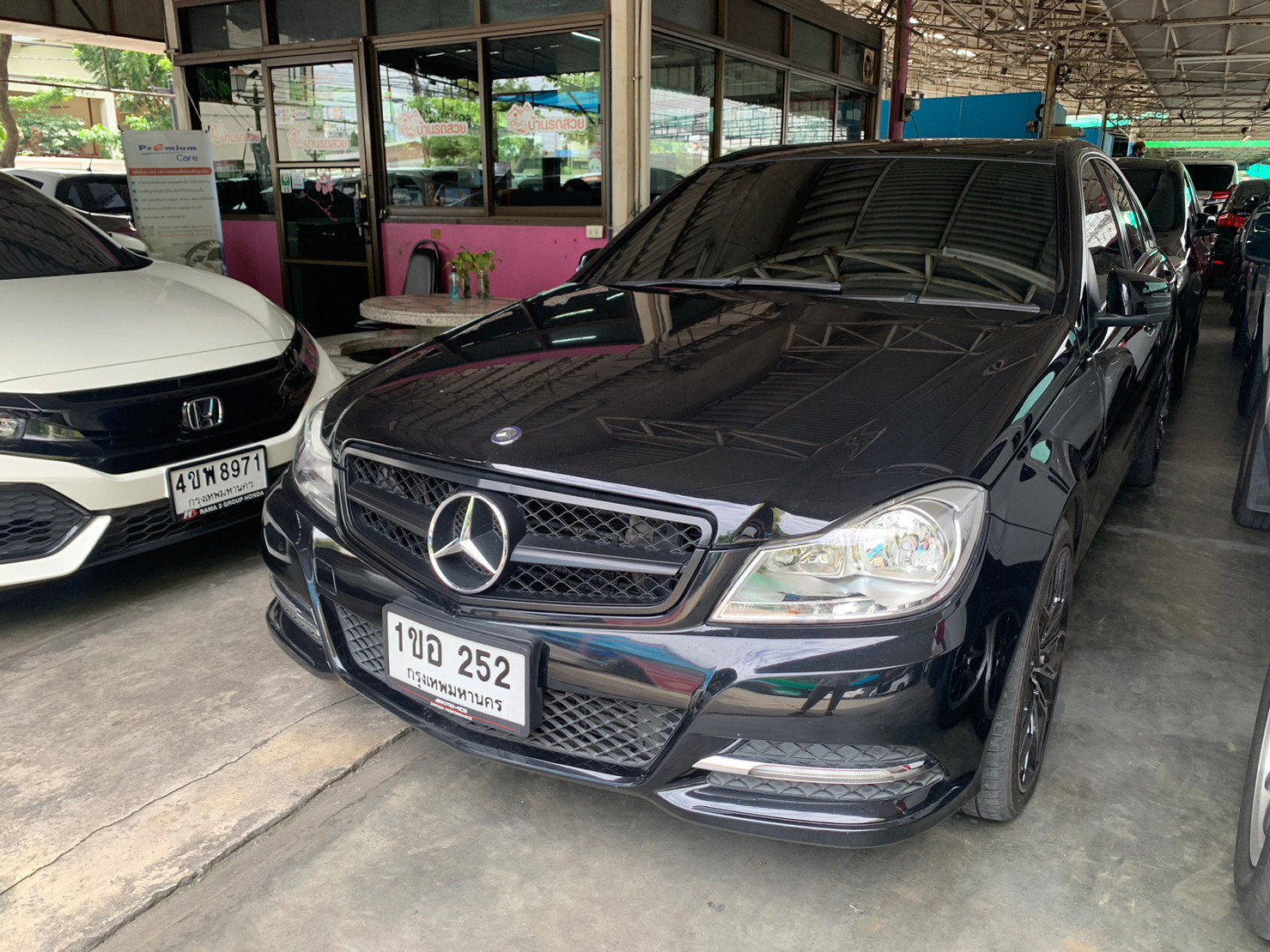 2012 Mercedes-Benz C-Class W205 C200 สีดำ (รูปที่ 20)