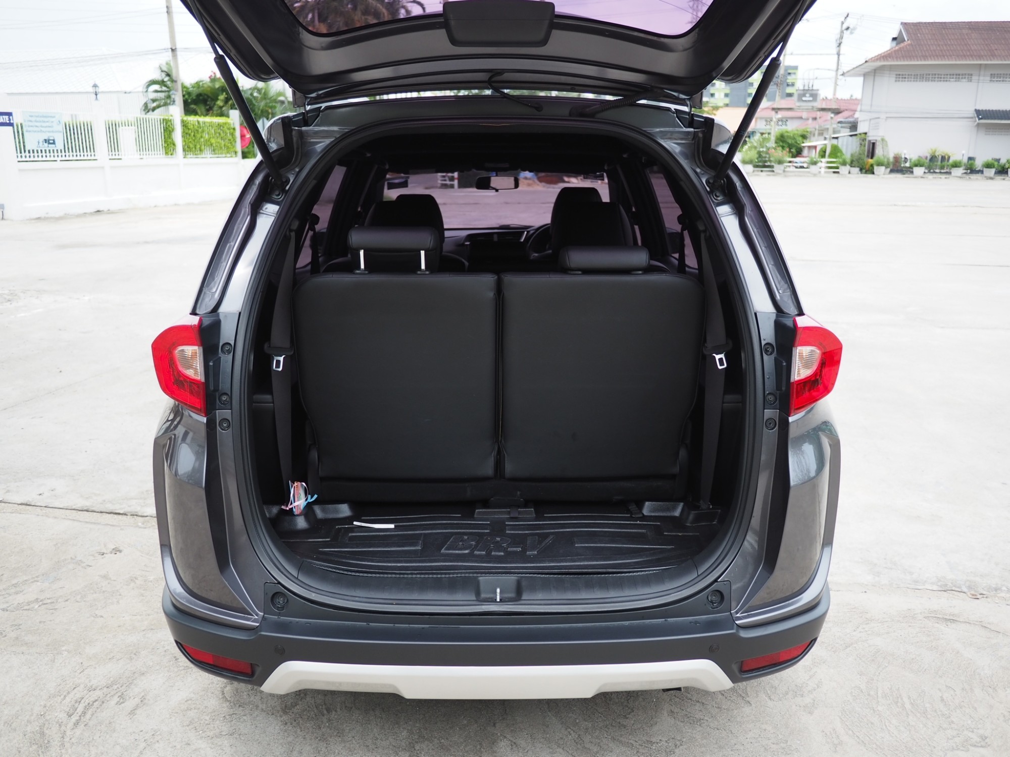 2016 Honda BR-V สีเทา (รูปที่ 13)