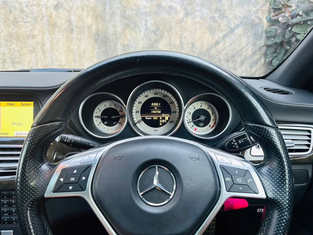 2012 Mercedes-Benz CLS-Class W218 CLS350 สีดำ (รูปที่ 9)