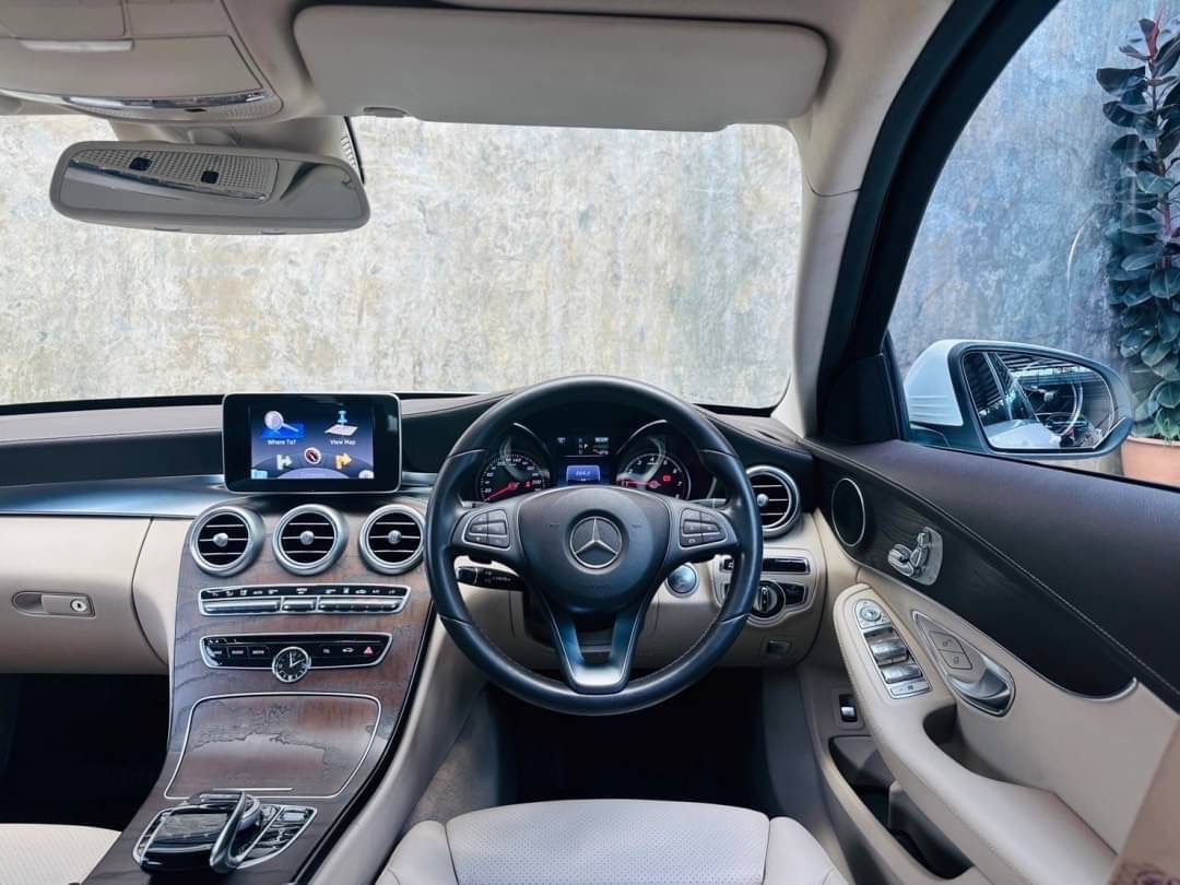2017 Mercedes-Benz C-Class C 350 e AMG สีขาว