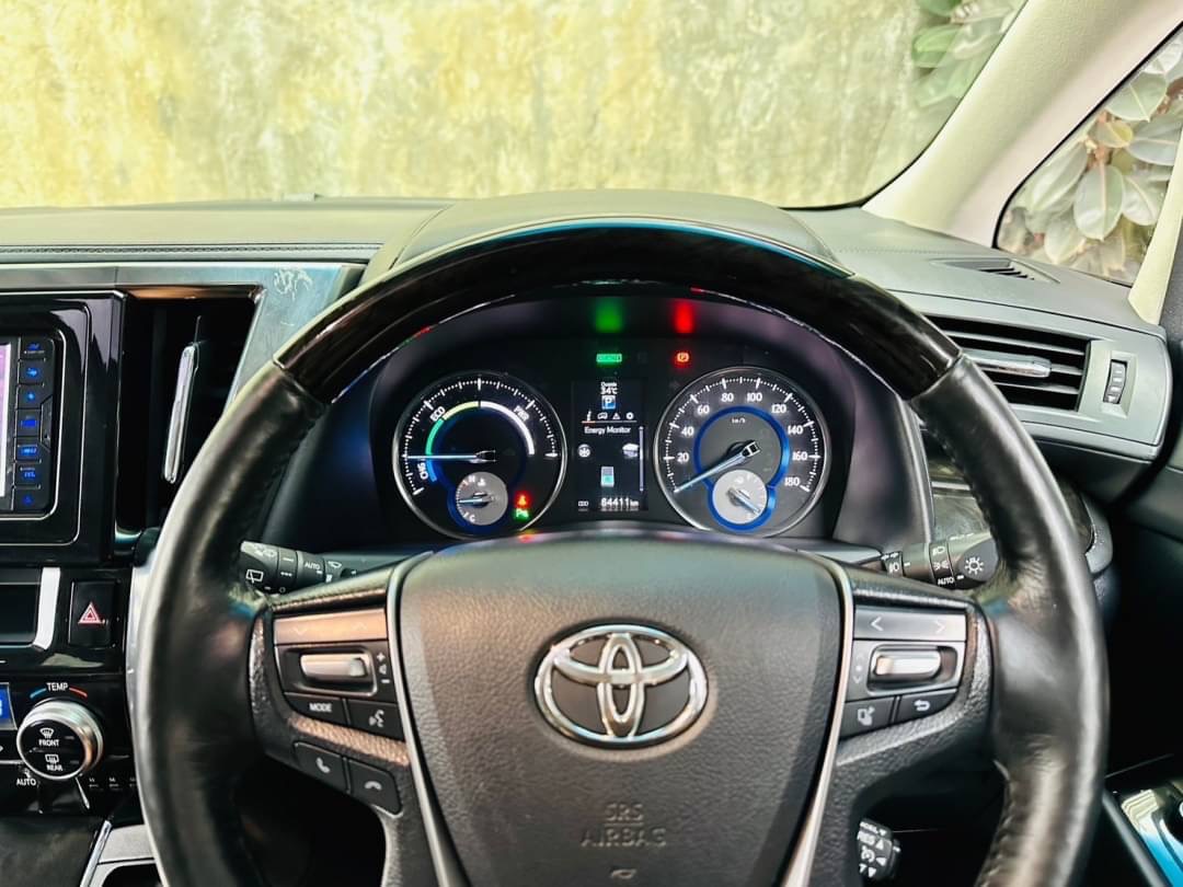 2016 Toyota Alphard สีขาว (รูปที่ 17)