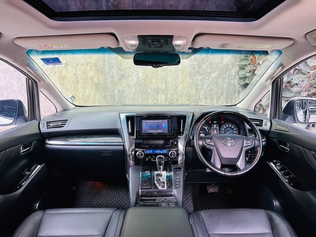 2016 Toyota Alphard สีขาว (รูปที่ 14)