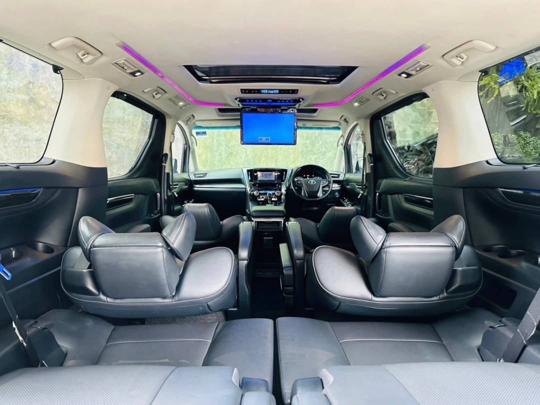 2016 Toyota Alphard สีขาว (รูปที่ 12)