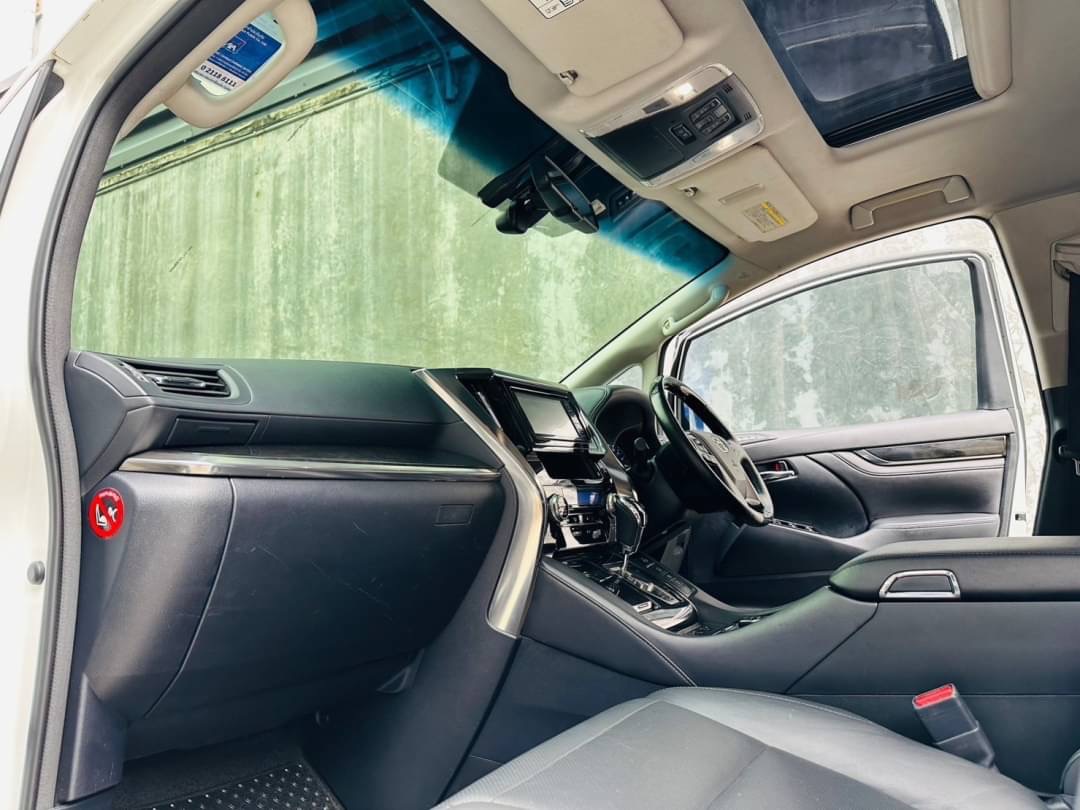 2016 Toyota Alphard สีขาว (รูปที่ 11)
