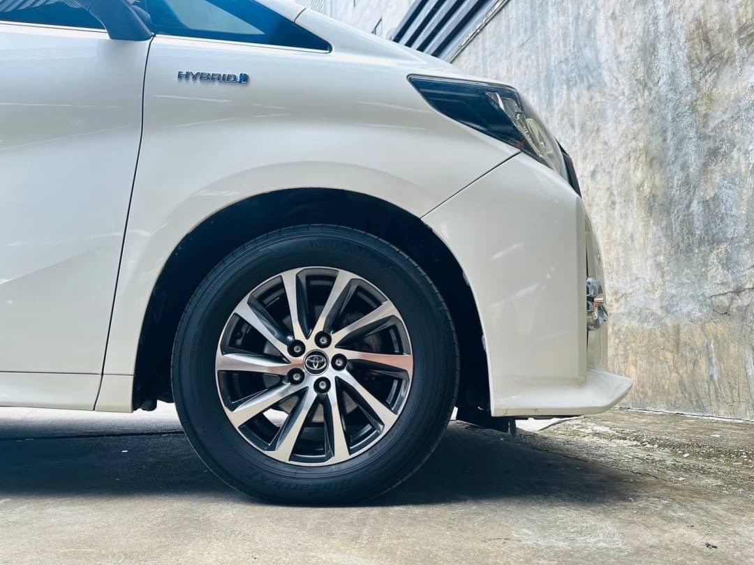 2016 Toyota Alphard สีขาว (รูปที่ 6)