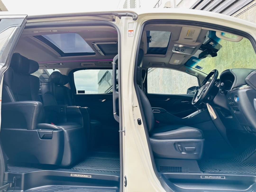 2016 Toyota Alphard สีขาว (รูปที่ 13)