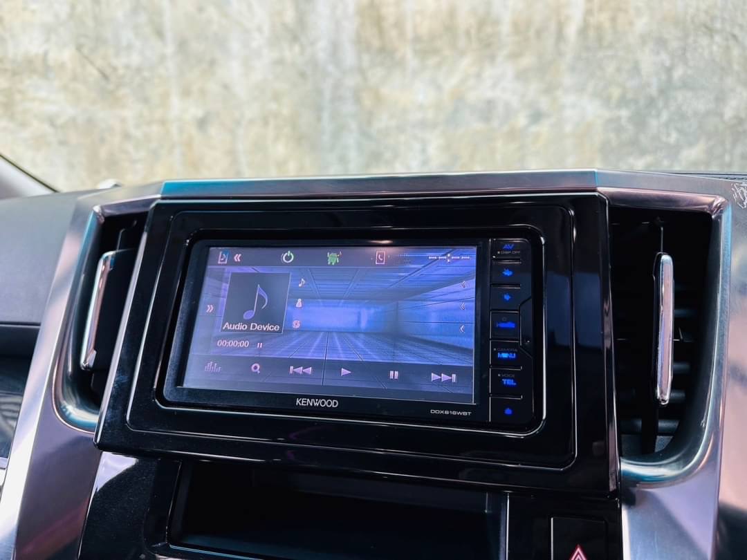 2016 Toyota Alphard สีขาว (รูปที่ 16)
